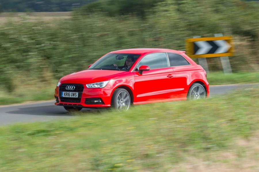  Audi A1 TFSI S-Line (8X) 2014 года  (UK) (фото 5 из 15)